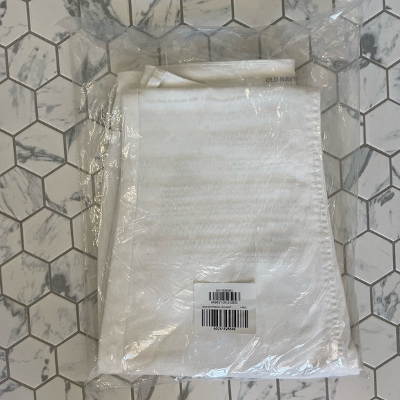 Old Navy Women's Straight Leg White Jeans - Picture 2 of 3